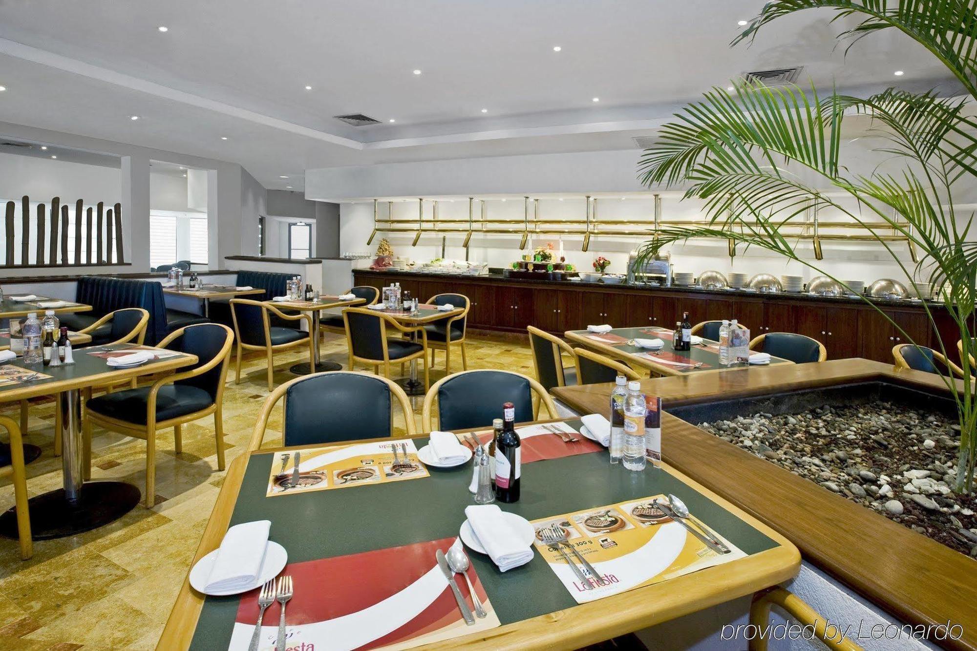 Fiesta Inn Monterrey La Fe San Nicolás de los Garzas Restaurace fotografie
